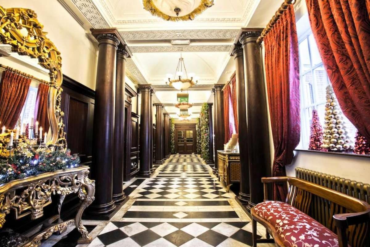 Hotel St Giles House 4*